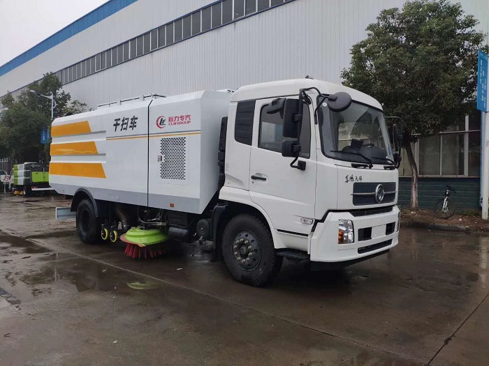 東風(fēng)天錦干濕兩用掃路車(chē) 東風(fēng)天錦干濕兩用掃路車(chē)圖片