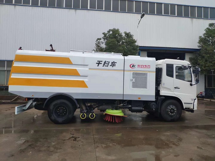 東風(fēng)天錦干濕兩用掃路車(chē) 東風(fēng)天錦干濕兩用掃路車(chē)圖片