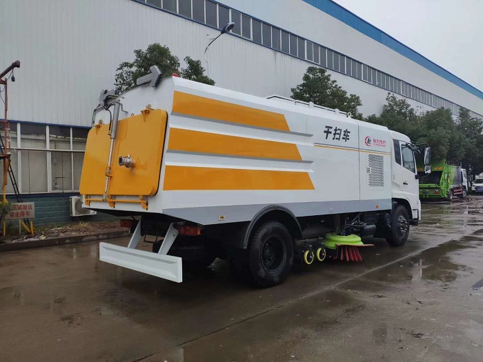 東風(fēng)天錦干濕兩用掃路車(chē)圖片