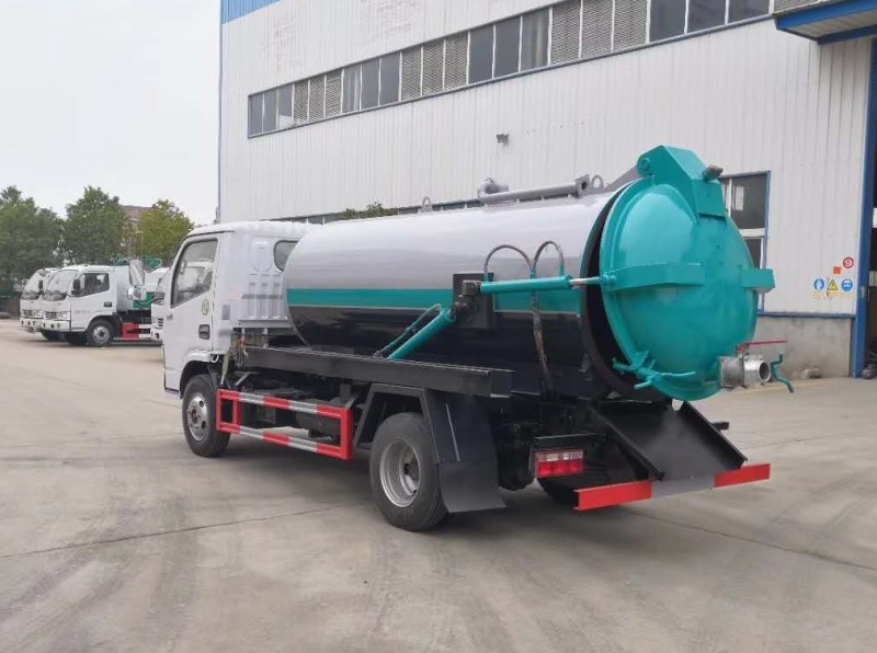 東風(fēng)多利卡5方吸污車