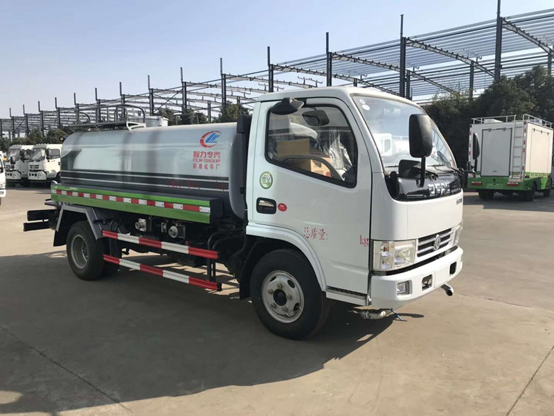 東風小多利卡灑水車（國五5方）圖片