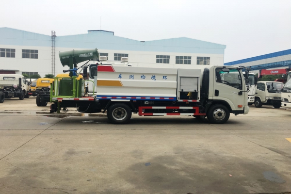 大運(yùn)多功能抑塵車(5噸、30米霧炮機(jī))圖片