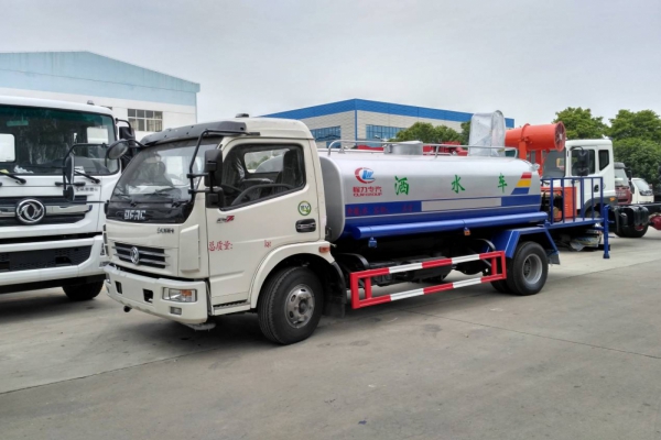 東風大多利卡霧炮車(8噸、30-40米噴霧機)圖片