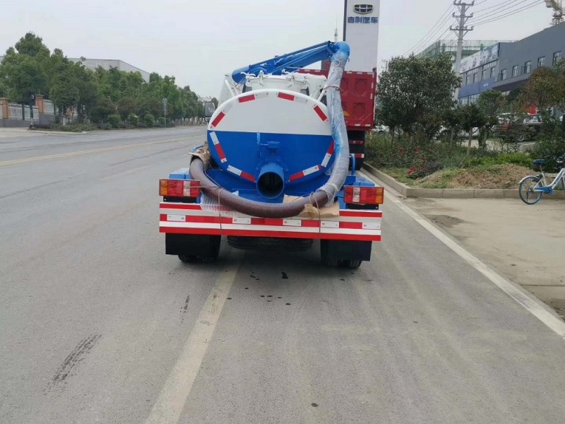 凱馬2方藍牌吸糞車