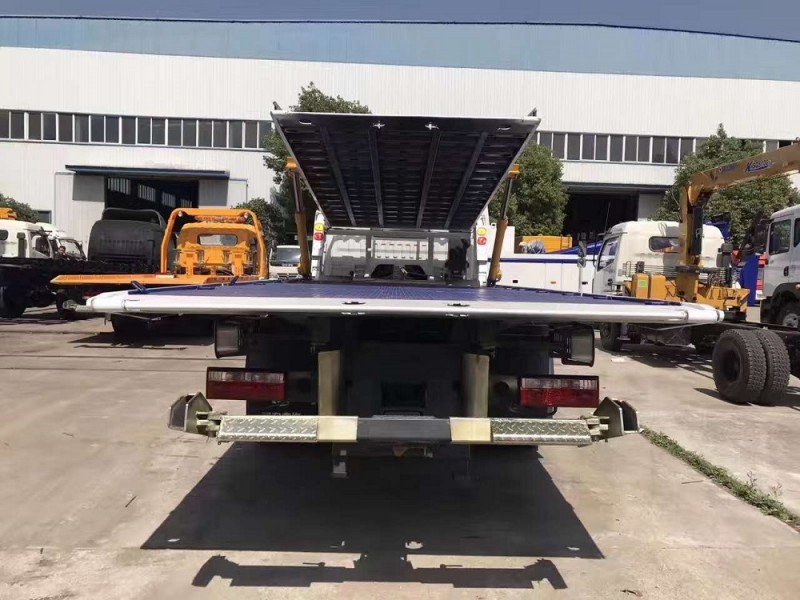 東風(fēng)D9一拖三清障車