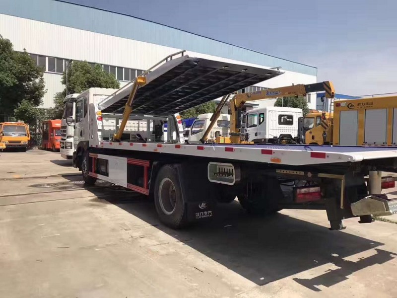 東風(fēng)D9一拖三清障車