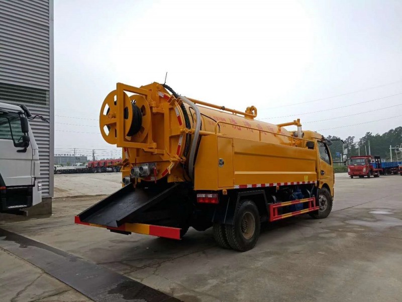 東風(fēng)多利卡清洗吸污車