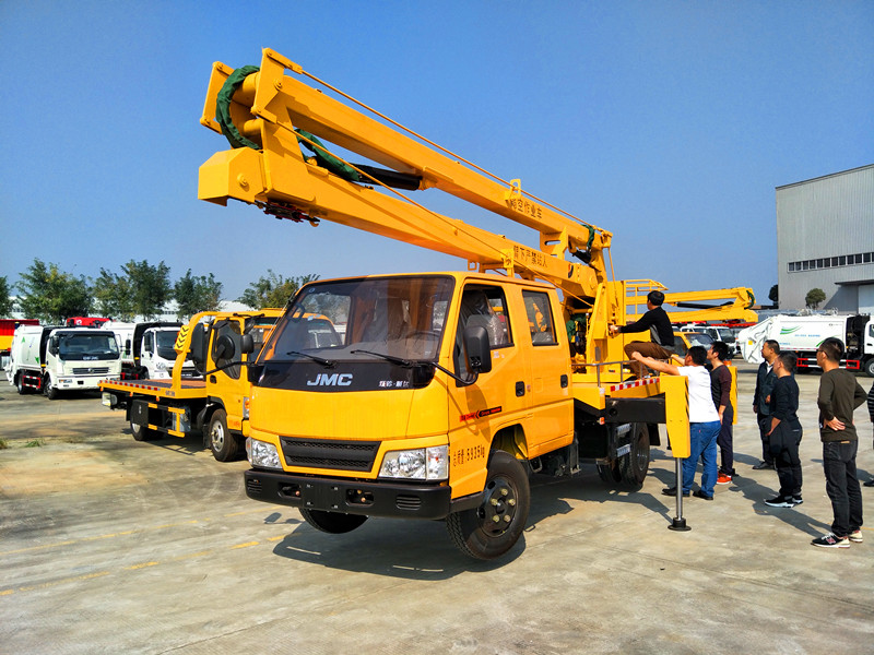 江鈴雙排12米藍(lán)牌高空作業(yè)車圖片