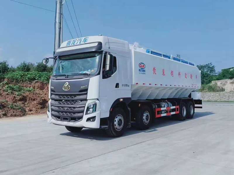 柳汽前四后八散裝飼料運(yùn)輸車(chē)