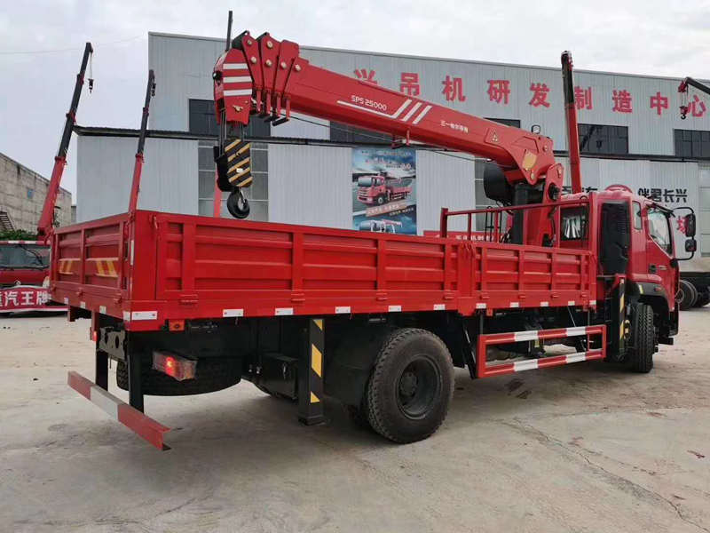 國(guó)六福田瑞沃隨車吊圖片