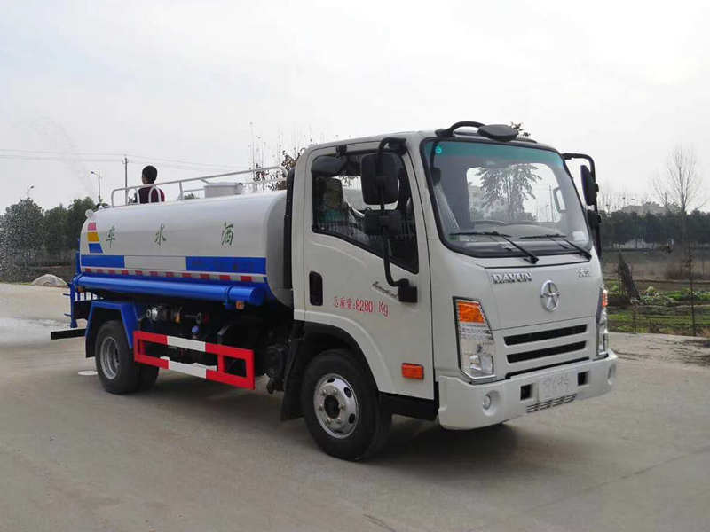 成都大運(yùn)8噸灑水車