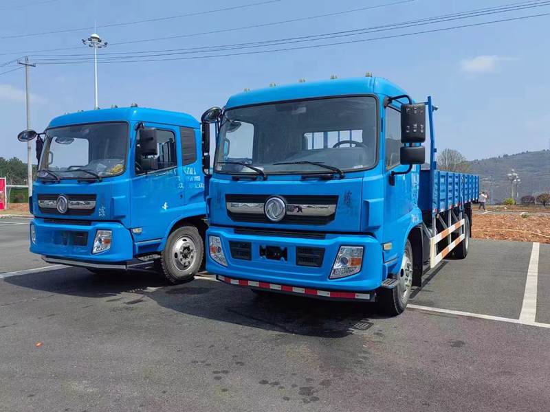 東風(fēng)股份B2教練車(chē)